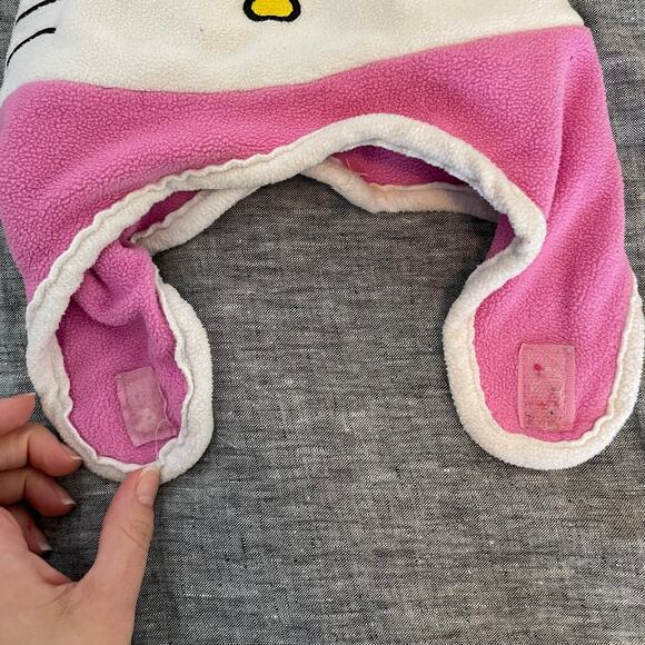 Hello Kitty Winter Hat - Picture 4 of 6